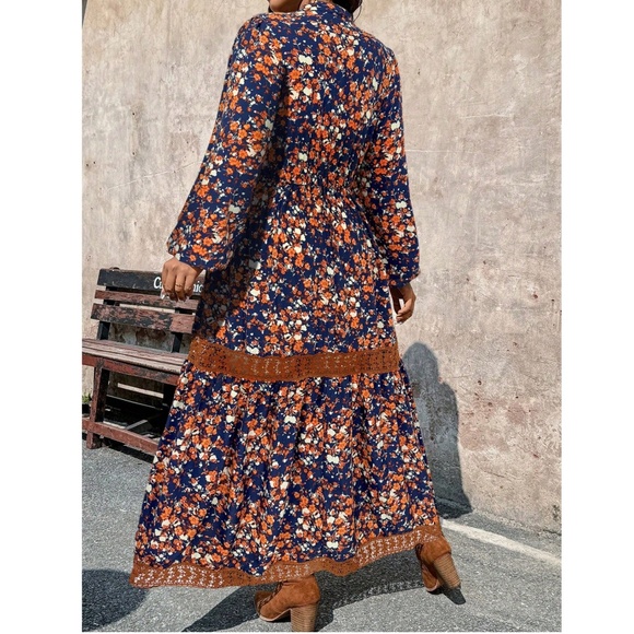 Plus Floral Print V neck Lace Insert Long Sleeve Maxi Dress - Picture 3 of 13